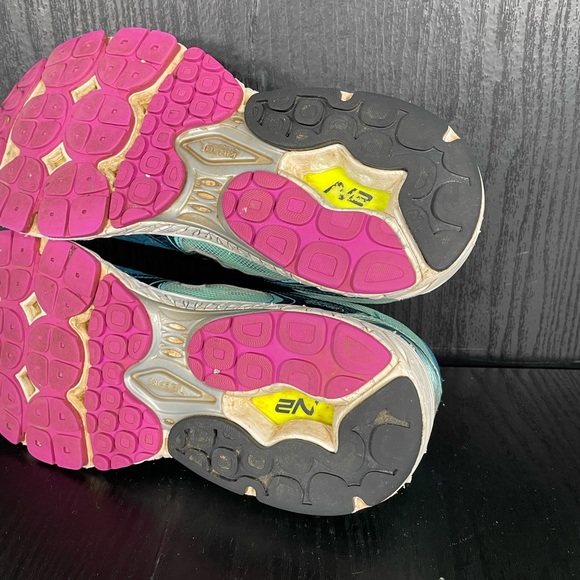 New Balance 1260v6 women’s size 9.5 - Picture 11 of 13